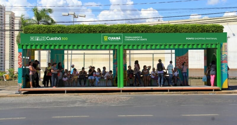 Cuiabá terá 82 pontos de ônibus em contêineres com energia solar e jardim suspenso